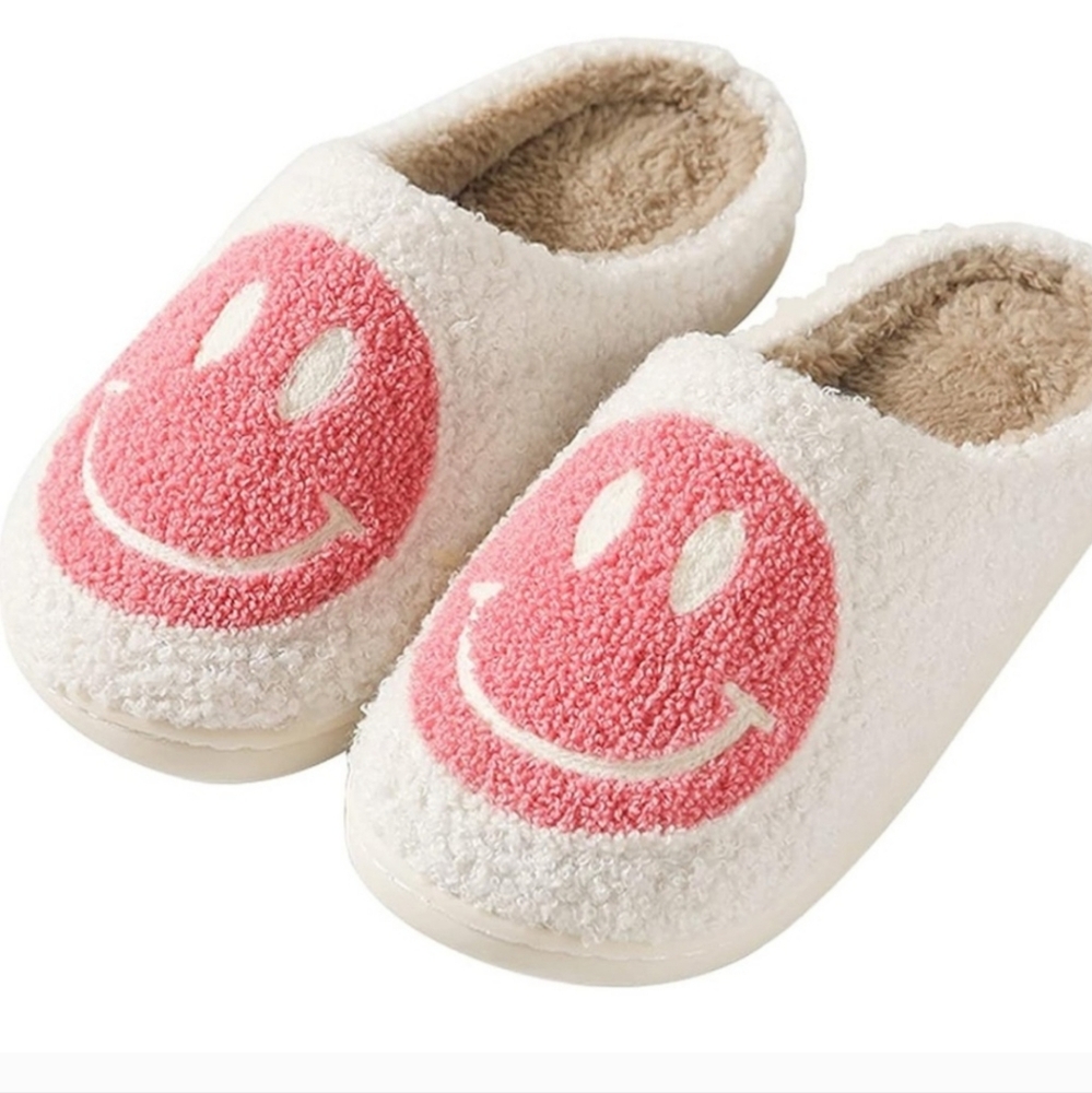 New Smiley Face slippers - Picture 5 of 6
